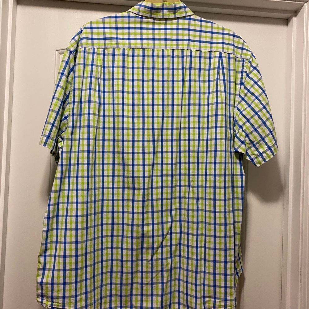 IZOD button-up - Picture 4 of 4
